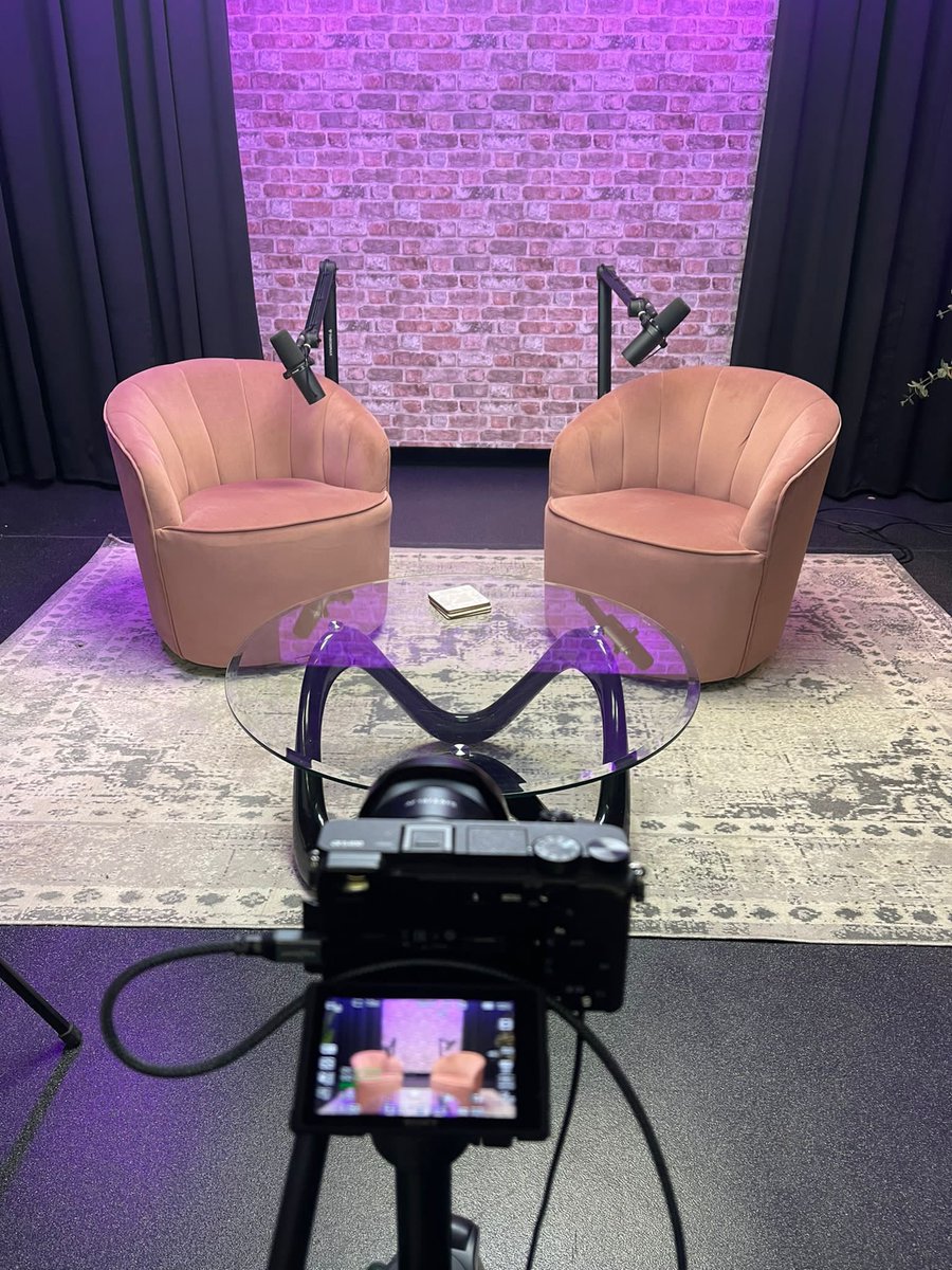 sophiewilsonuk's tweet photo. Had a fun evening recording the pilot for our #podcast #PeopleofthePool at #Liverpool podcast studios with @startographer @LQ_97 @quirkydigital - enjoyed getting in some miles on the mic 🎙. Big thanks to @steveaustins76 @bengomedia https://t.co/T6T8mmuxDT
