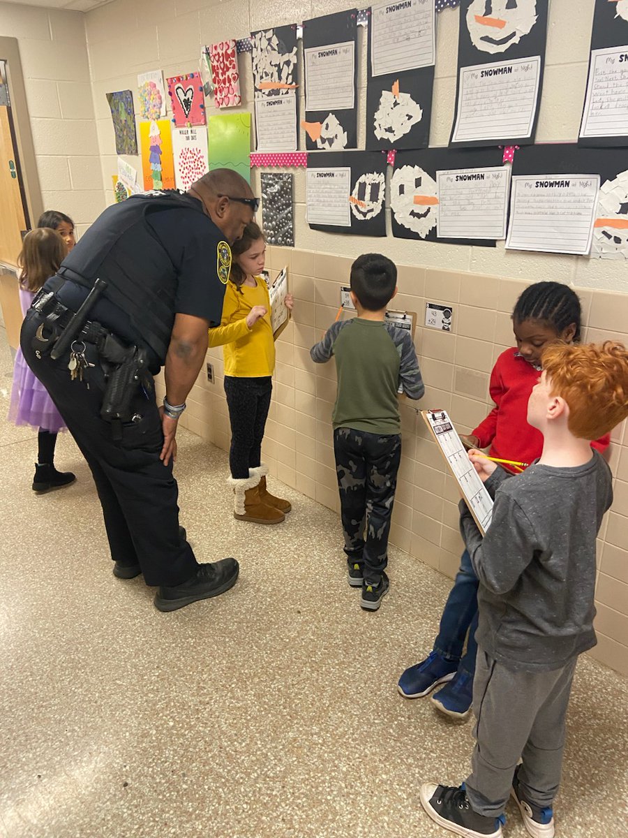 THopLeads's tweet photo. Thank you Lt. Radcliffe for visiting and helping us with our math problems today. π #wmeStars #partnership https://t.co/qxOFyOWe3c