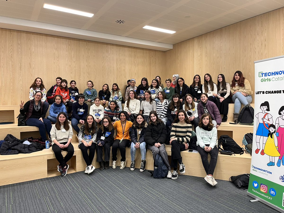 TechnovationCat's tweet image. “Innovación” “Tecnologia” y “Enpoderamiento” 

Con estas 3 palabras definieron el #TechnovationChallenge las niñas y jóvenes que participaron hoy en el encuentro con Tara Chklovski, CEO y Fundadora de @technovation 🤩

@TechnovationCat @ciberespiral #GirlsinStem #Girls4Change