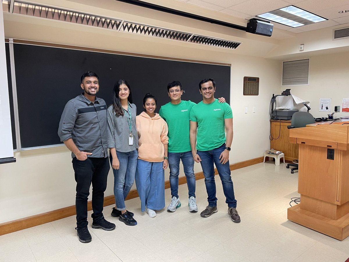 JuliaAtCOUNTRY's tweet photo. The @hellocountry DigitaLab #MSIM interns were co-guest speakers with me today at the @UofIllinois iSchool IS199 class where they provided expertise on current lab projects and insights into interning at the lab! @UIResearchPark 👍 https://t.co/yUmZfK95cq