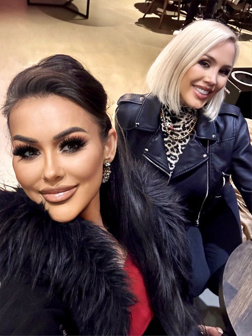 London catch up with @rebeccamoreuk today 😈❤️ https://t.co/HeaVrPd7zk<a class="tags" href="/tag/rebeccamoreuk">@rebeccamoreuk</a><a href="/tag/fridaymood"class="tags"><span>#fridaymood</span></a>