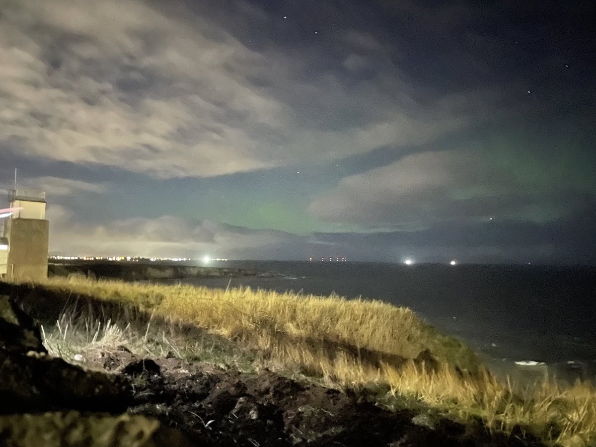 bethanywhite's tweet photo. Northern Lights at Marsden 😍 https://t.co/7J5aBWta0z