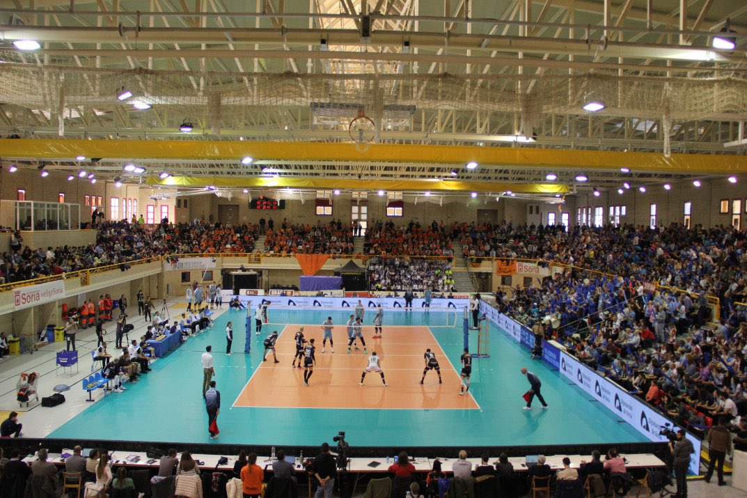 ❤️ He disfrutado mucho en estas dos Copas #CopaSVF y  #CopaSVM Felicidades  <a href="/rioduerovoley/">Río Duero Voley Soria</a> y <a href="/VoleiSantCugat/">Voleibol Sant Cugat</a> por la organización, ver los pabellones repletos demuestra lo mucho que los aficionados quieren a nuestro deporte, ojalá así siempre 🤞🏽🏐 🎪