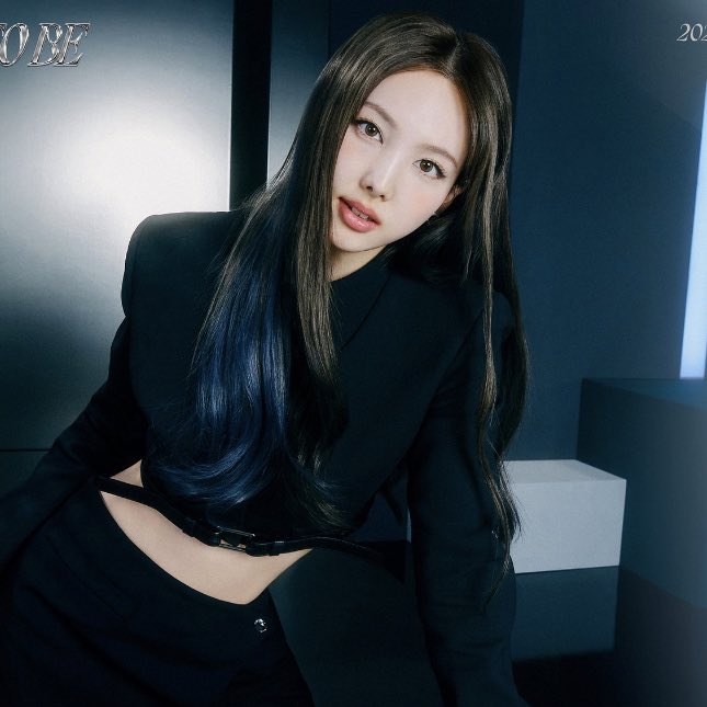 sanayeonfeed's tweet photo. SANAYEON MATCHING BLUE HAIR 💙
#SANAYEON #사나 #나연 https://t.co/6tDH8T0Cs0