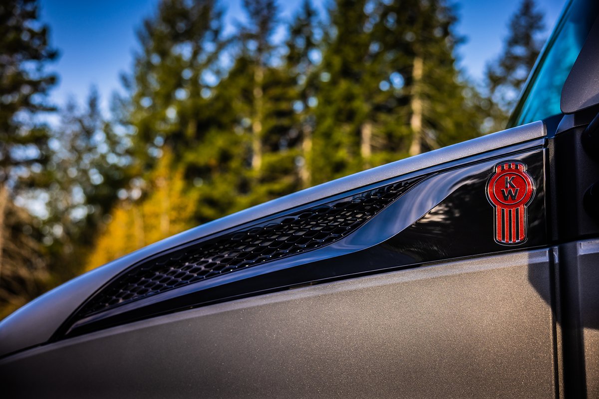 KenworthMexico's tweet image. Se lanza en México T680 Edición Conmemorativa Kenworth 100.

Lee la nota completa en bit.ly/3Z4iXDT

*Las imágenes anexas se utilizan solo con fines ilustrativos. Las opciones mostradas están sujetas a disponibilidad.