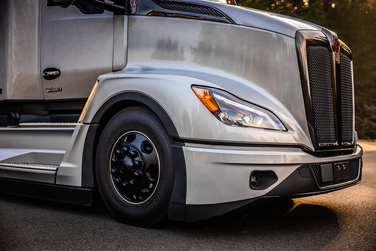 KenworthMexico's tweet image. Se lanza en México T680 Edición Conmemorativa Kenworth 100.

Lee la nota completa en bit.ly/3Z4iXDT

*Las imágenes anexas se utilizan solo con fines ilustrativos. Las opciones mostradas están sujetas a disponibilidad.