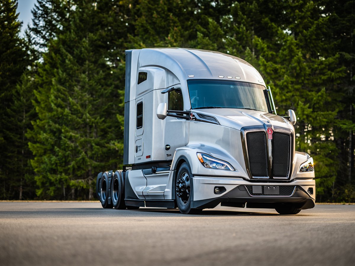 KenworthMexico's tweet image. Se lanza en México T680 Edición Conmemorativa Kenworth 100.

Lee la nota completa en bit.ly/3Z4iXDT

*Las imágenes anexas se utilizan solo con fines ilustrativos. Las opciones mostradas están sujetas a disponibilidad.