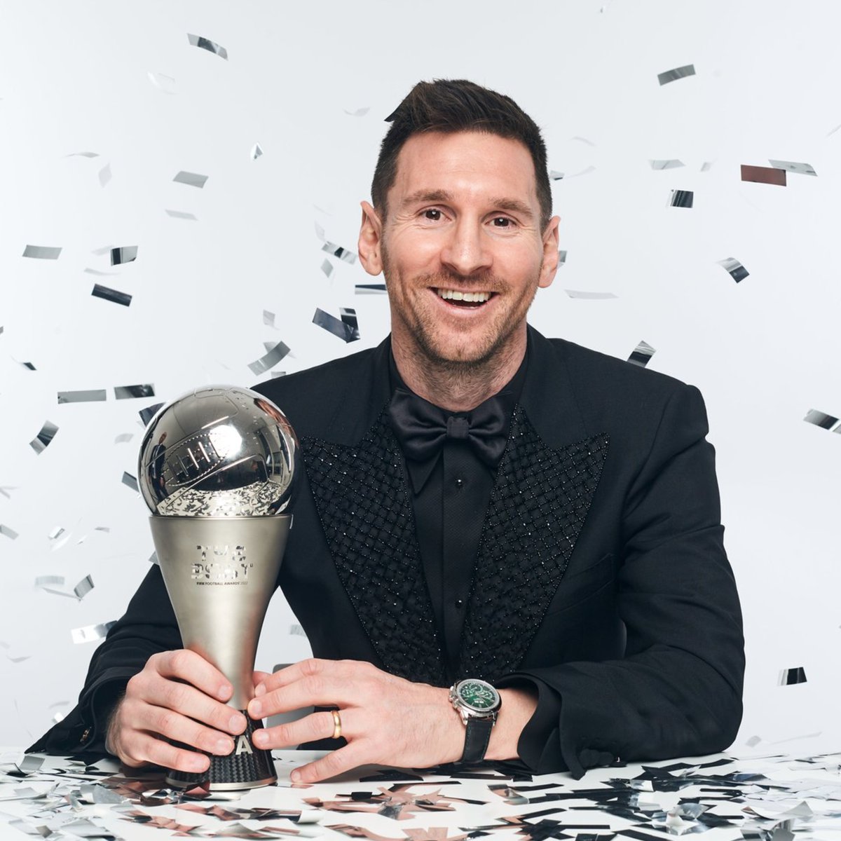 Ganó todo en la élite a nivel clubes. Campeón del mundo siendo Balón de Oro. Otra vez ganó el The Best. Y viene el octavo Balón de Oro. Ya nadie puede discutir seriamente que Lionel Messi es el mejor futbolista de toda la historia. El mundo es un lugar mejor. GANÓ EL FÚTBOL.