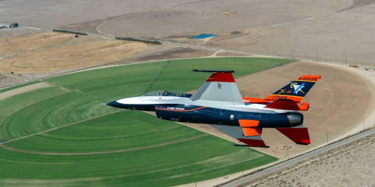 StephTweetChat's tweet image. An #autonomous jet fighter has now completed 17 hours of flight testing, including advanced fighter maneuvers &amp;amp; beyond-visual-range engagements: buff.ly/3XtyMTk 

#AartificialIntelligence #AI #Aviation #EmergingTech