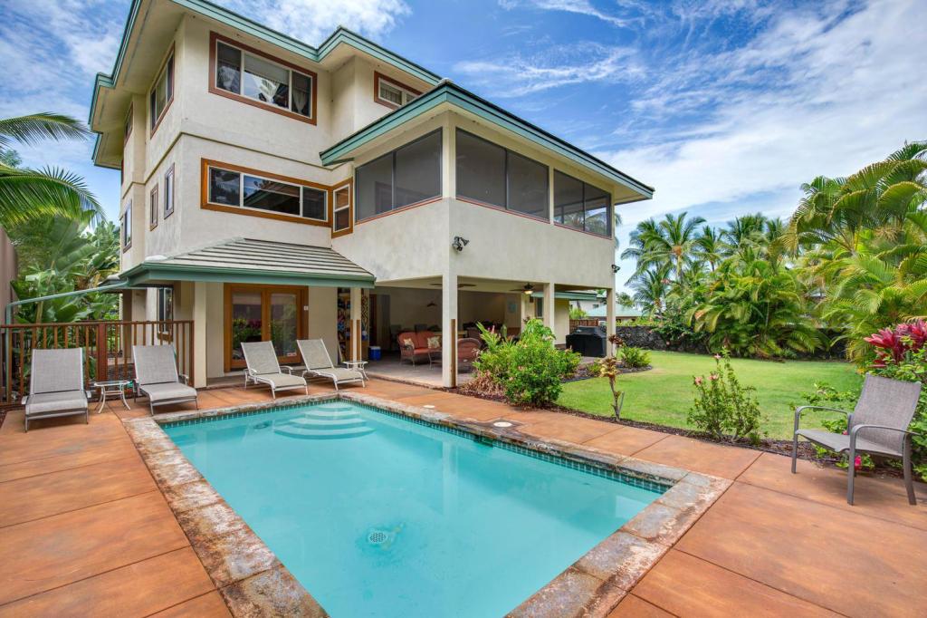 KCVacations's tweet photo. "The house is amazing. Lots of space for everyone. Kids loved the downstairs room with the huge tv during downtime."

Keiki Beach 6 at Kona Bay Estates
3 BEDS | 3.5 BATHS | 8 GUESTS

Book direct and save: https://t.co/WtFwll69PW https://t.co/6aUrfkS4fe