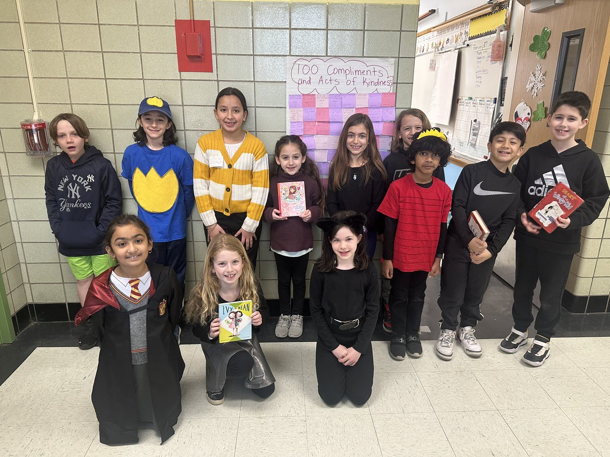 WeissKrissy's tweet photo. First day of Read Across the Genres was a success! Look at all the book characters!! https://t.co/CNReVvRxkA