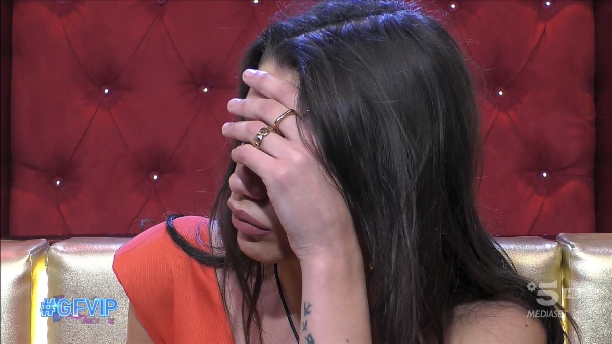 trashastrale's tweet photo. Antonella, se non ricordo male, sei entrata in casa da fidanzata no? 
Come era quella tua famosa perla? Ah si.
“Io spero che il karma esista, perché se il karma non esiste, è meglio che non esisto” #GFVIP https://t.co/UmbqRp4HkI