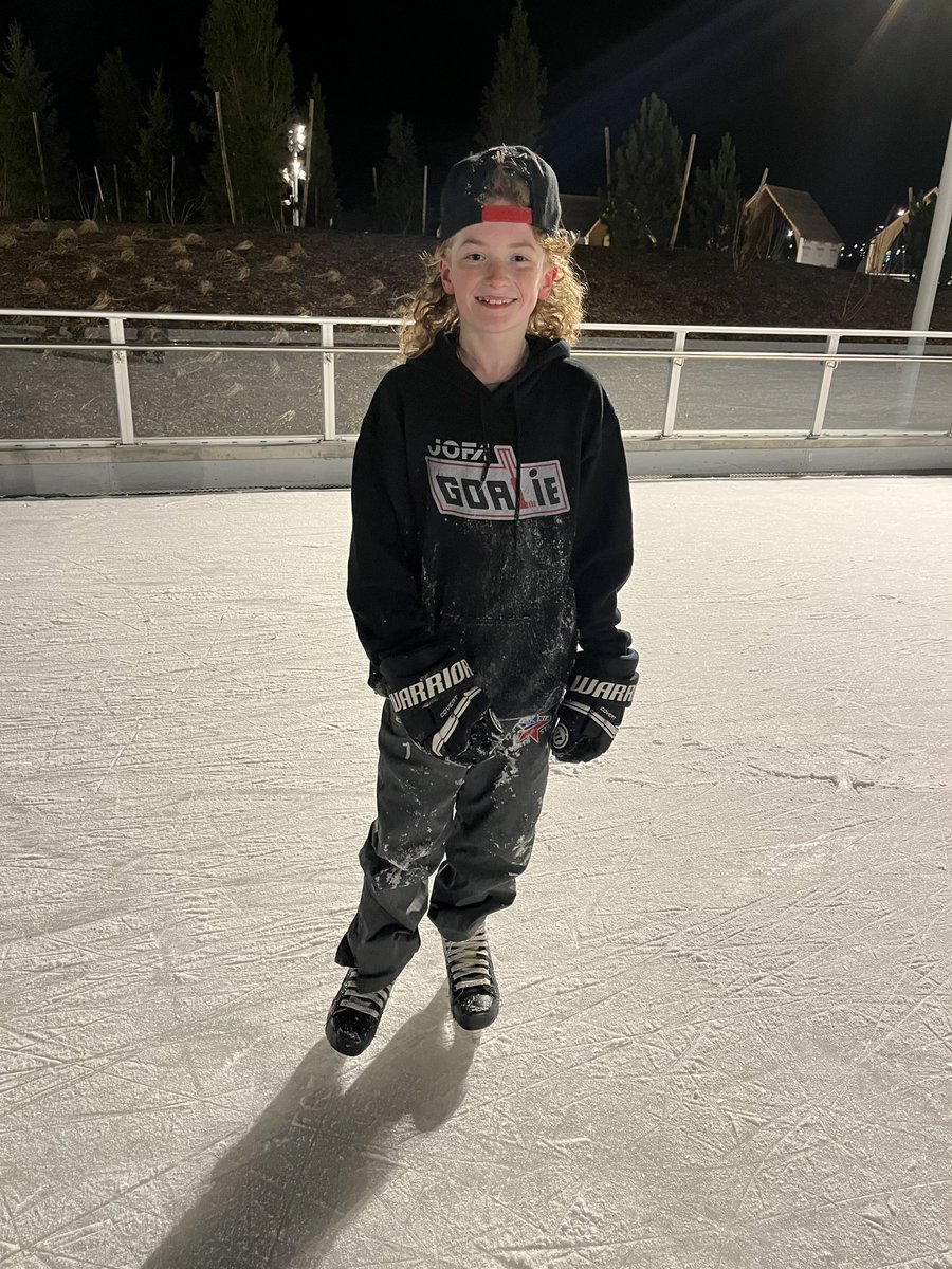 MyMetroparks's tweet photo. Elliot Lewis was our final skater of the sneak preview at The Ribbon at Glass City Metropark, supported by the Hylant Family Foundation. He was the last to leave the ice after completing his 100th lap around the skating trail.  #foryouforusforever #getoutsideyourself #theribbon https://t.co/QpgtGyCTsO