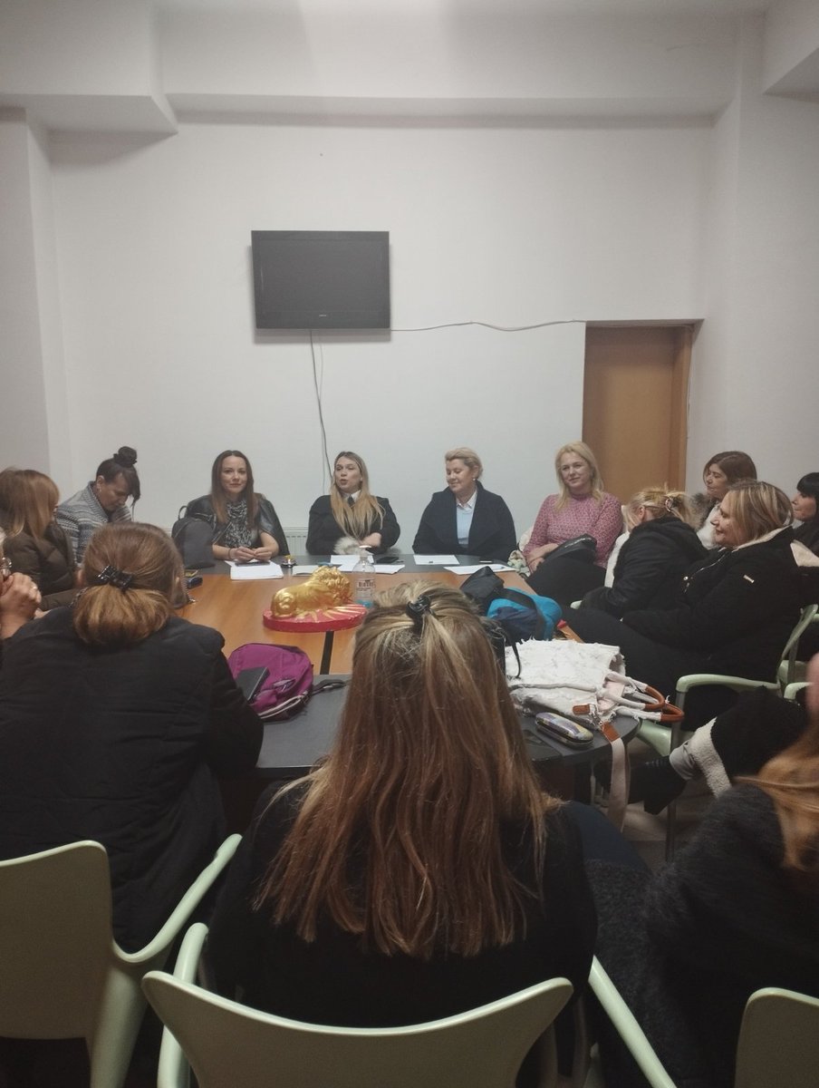MarkovskaAneta's tweet photo. Најуспешните жени се тие кои се поддржуваат едни со други. Вечерва мојата поддршка ја имаа Унијата на жени од ОК Аеродром. Блескајте и понатаму драги дами и останете силни и посветени 🫶 https://t.co/vH3dHpiQYD