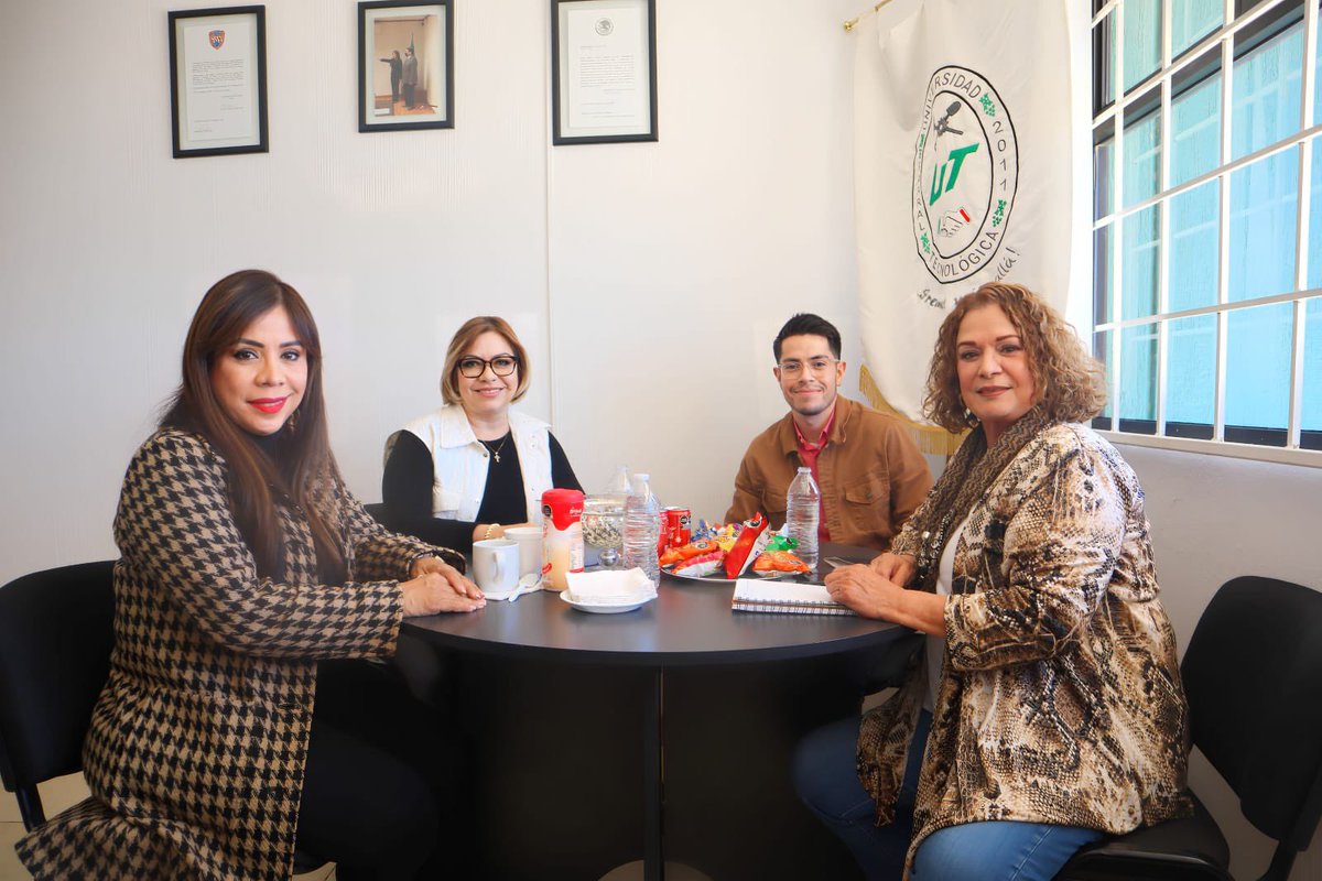 aechavez_betty's tweet photo. Reunión de seguimiento con nuestra amiga la Elt Consultant Elizabeth Camargo de University of Cambridge.
Nos capacitamos para fortalecer el inglés en nuestra #UTParral
#LaUniversidadDeTodos https://t.co/xpX3r2QAy8