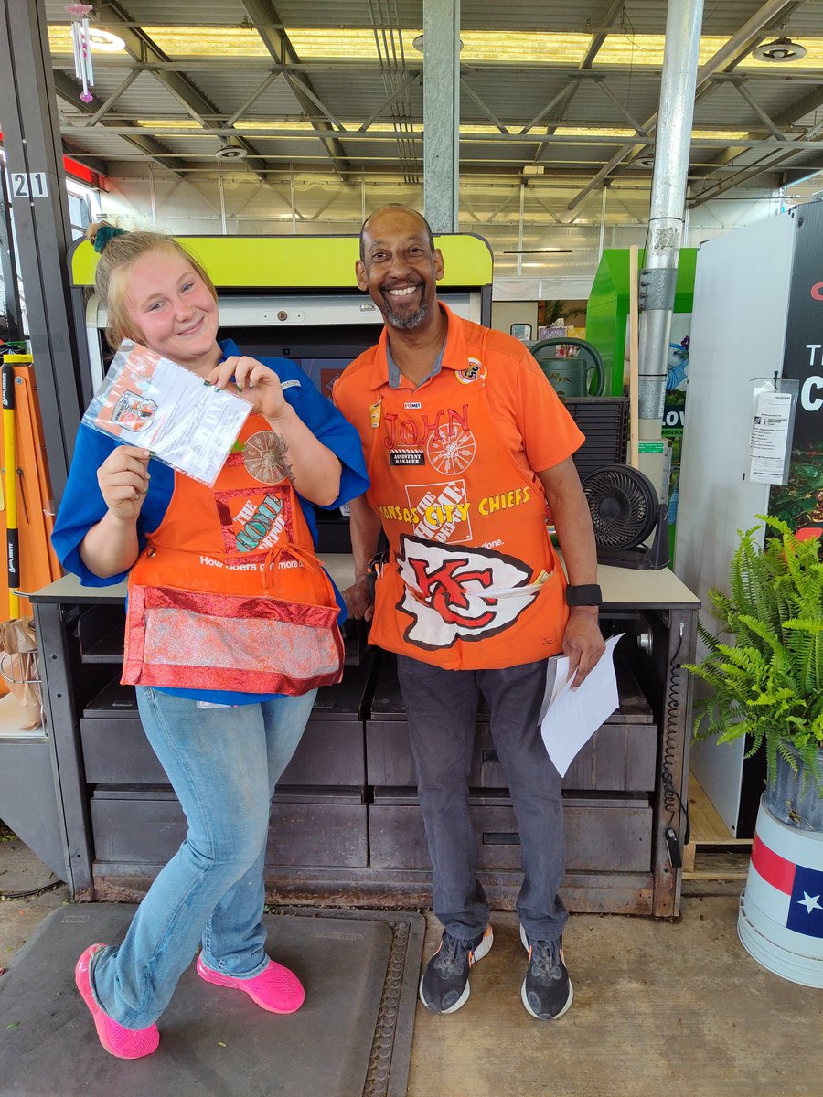 ConnieMcCain6's tweet photo. First Homer for Meranda! Great job young lady! And it's only her second week! @chuckearp11 @EricB7177 @BrendanMcDowel9 @mejfg https://t.co/AS5EajXVFf