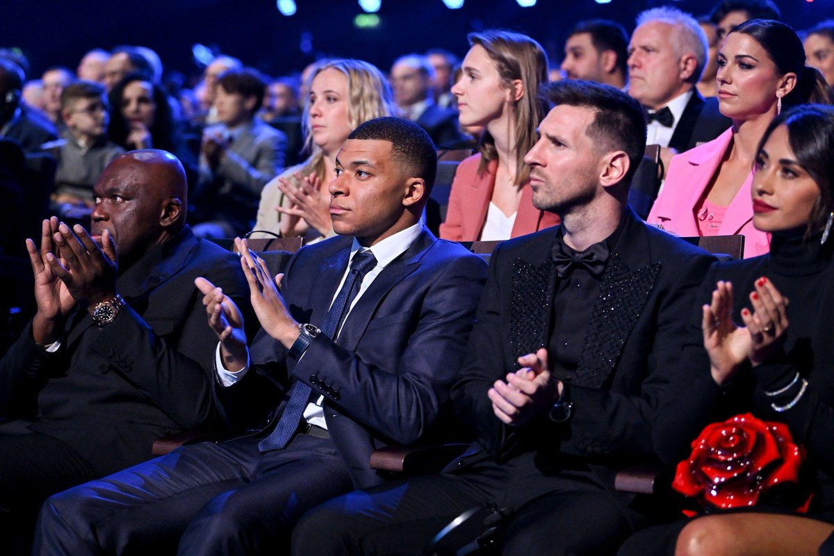 Mbappe, Instagram'da gönderi paylaşarak "Tebrikler Messi,sen en iyisisin." yazdı.. ❤️