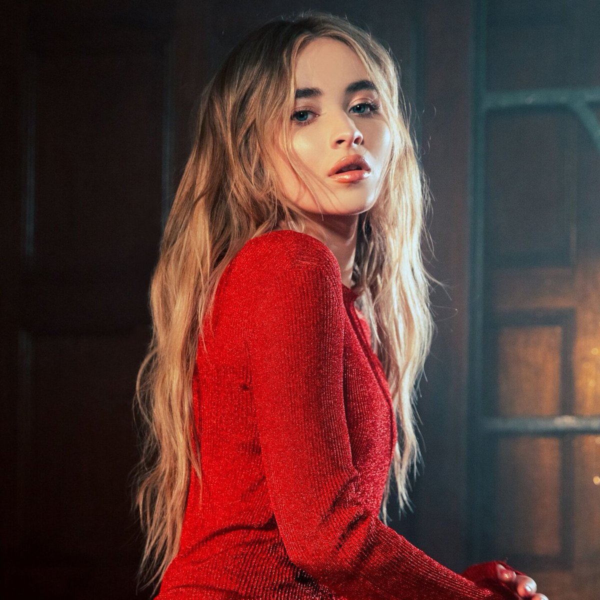 sboficial's tweet photo. Shawn Mendes e Sabrina Carpenter estão namorando, afirmam insiders. https://t.co/JH6PNH8jfc