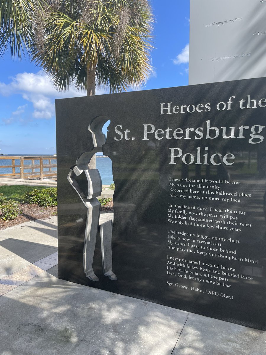 runninggriffin's tweet photo. 5K around downtown St. Pete this afternoon! #stpetersburg #stpete #florida #runFL #runchat #5K #running #warmweather https://t.co/n0nSUzk6x5