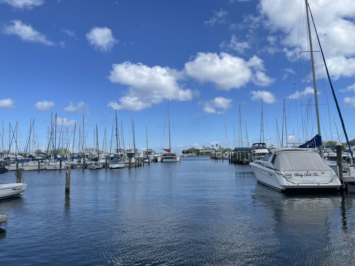 runninggriffin's tweet photo. 5K around downtown St. Pete this afternoon! #stpetersburg #stpete #florida #runFL #runchat #5K #running #warmweather https://t.co/n0nSUzk6x5