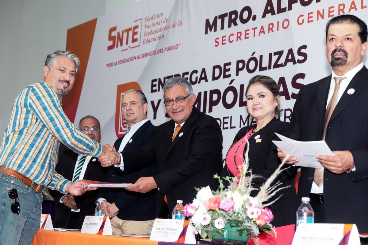 LUCILA GARFIAS (@mtralgarfias) on Twitter photo El líder nacional del #SNTE 📚 Mtro. Alfonso Cepeda, entregó créditos a trabajadores de la educación en #Coahuila para mejora de vivienda 🏡 entre otras prestaciones 👩🏫👨🏫 Lo acompañó la Sria. Gral. de <a href="/snte_38/">Sección 38 SNTE COAHUILA</a> Isela Licerio
‼️Enhorabuena‼️ El líder nacional del #SNTE 📚 Mtro. Alfonso Cepeda, entregó créditos a trabajadores de la educación en #Coahuila para mejora de vivienda 🏡 entre otras prestaciones 👩🏫👨🏫 Lo acompañó la Sria. Gral. de <a href="/snte_38/">Sección 38 SNTE COAHUILA</a> Isela Licerio
‼️Enhorabuena‼️