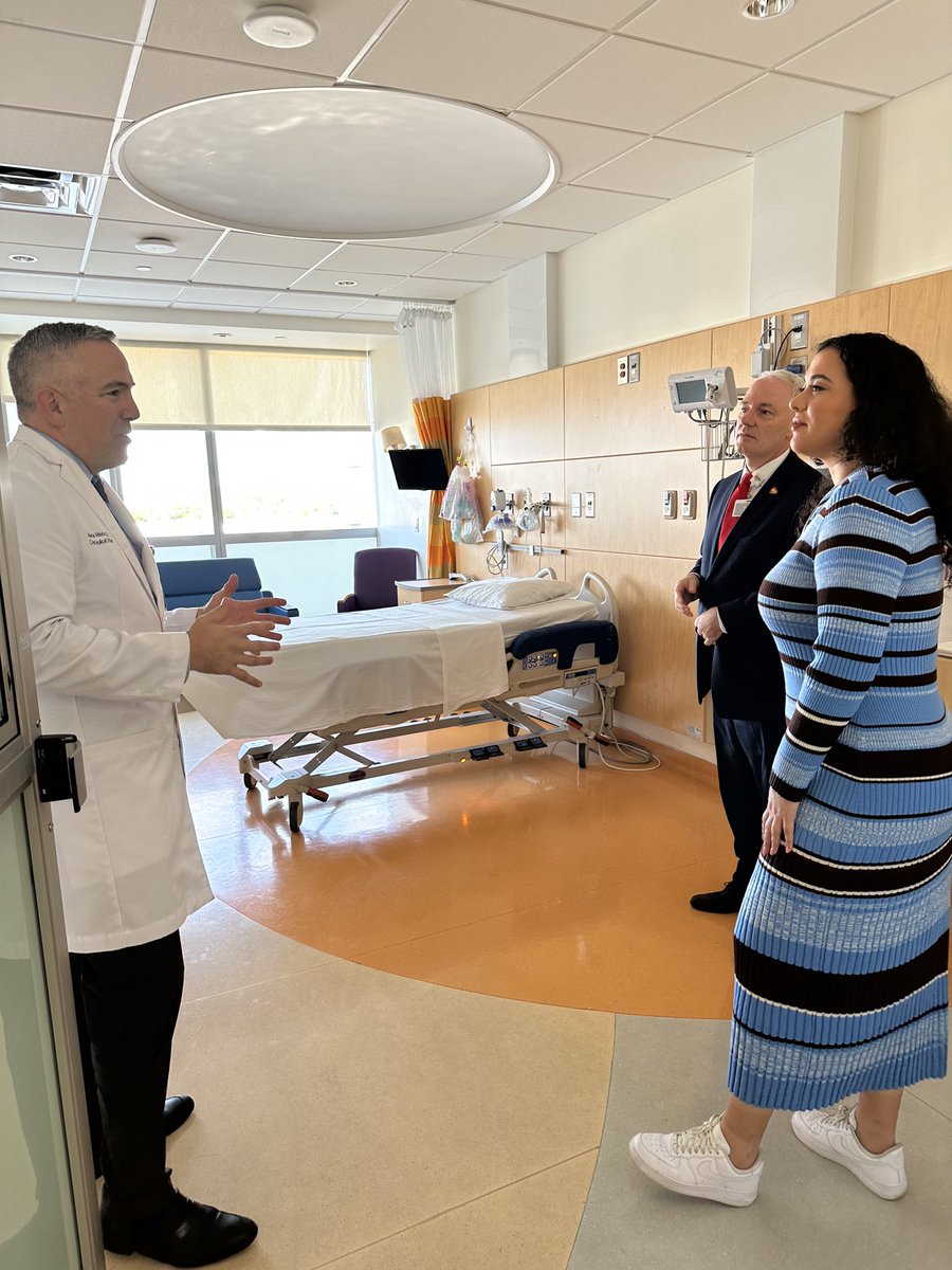 Matt_A_Love's tweet photo. A huge thank you to State Senator @AlexisMCalatayu for stopping by @nicklaus4kids and for her support of and commitment to our mission of providing hope and healing to families across Florida. #pediatrics #healthcare #forkids https://t.co/ykQd4Ejg6B