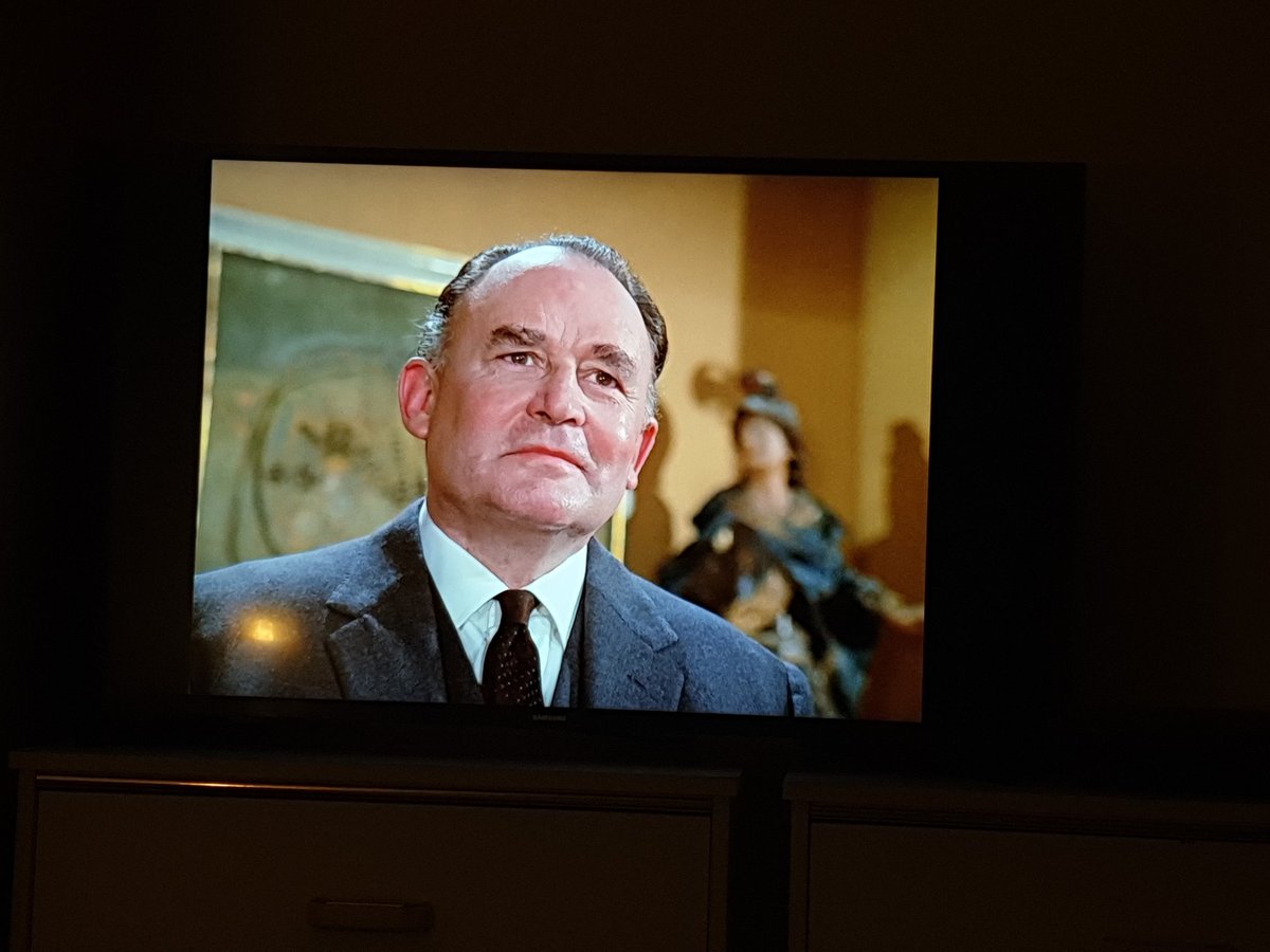 Rather disconcerting to see  Geoffrey Keen playing a bit of a rotten one in this episode of The Persuaders. Also thinking of how fun/risky/potentially dangerous it would be to have a drinking game with this show based on its Bond connections. #JamesBond #ThePersuaders