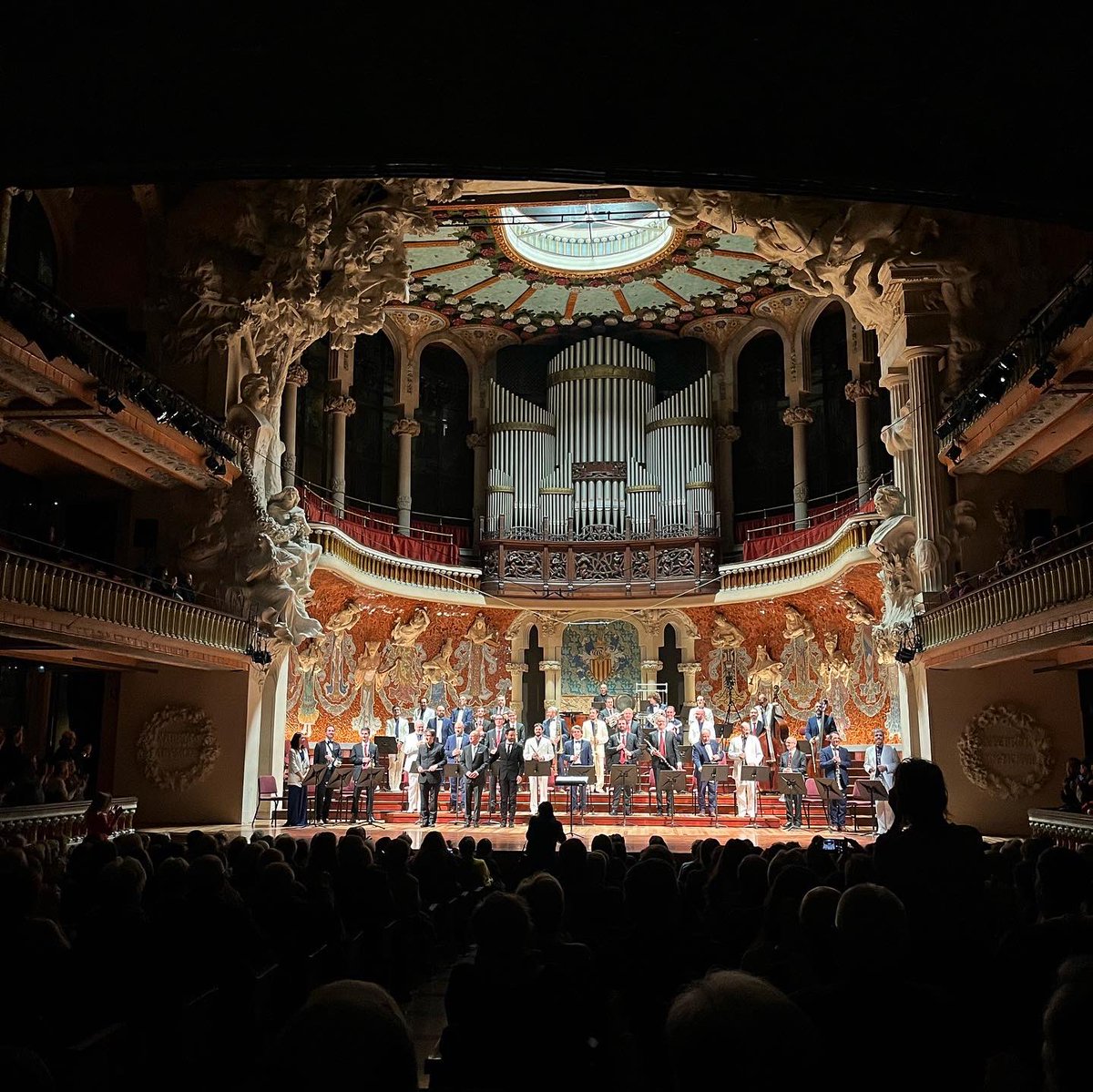 clarafeliu's tweet photo. Sempre és un plaer anar al @palaumusicacat! ❤️ Concert organitzat per l’@ACFBarcelona amb la @CoblaSantJordi, la @Cobla_Medi i @laLlobregat. Magnífica l’estrena de @marctimon! 🔝 https://t.co/eLUaWXUO7u