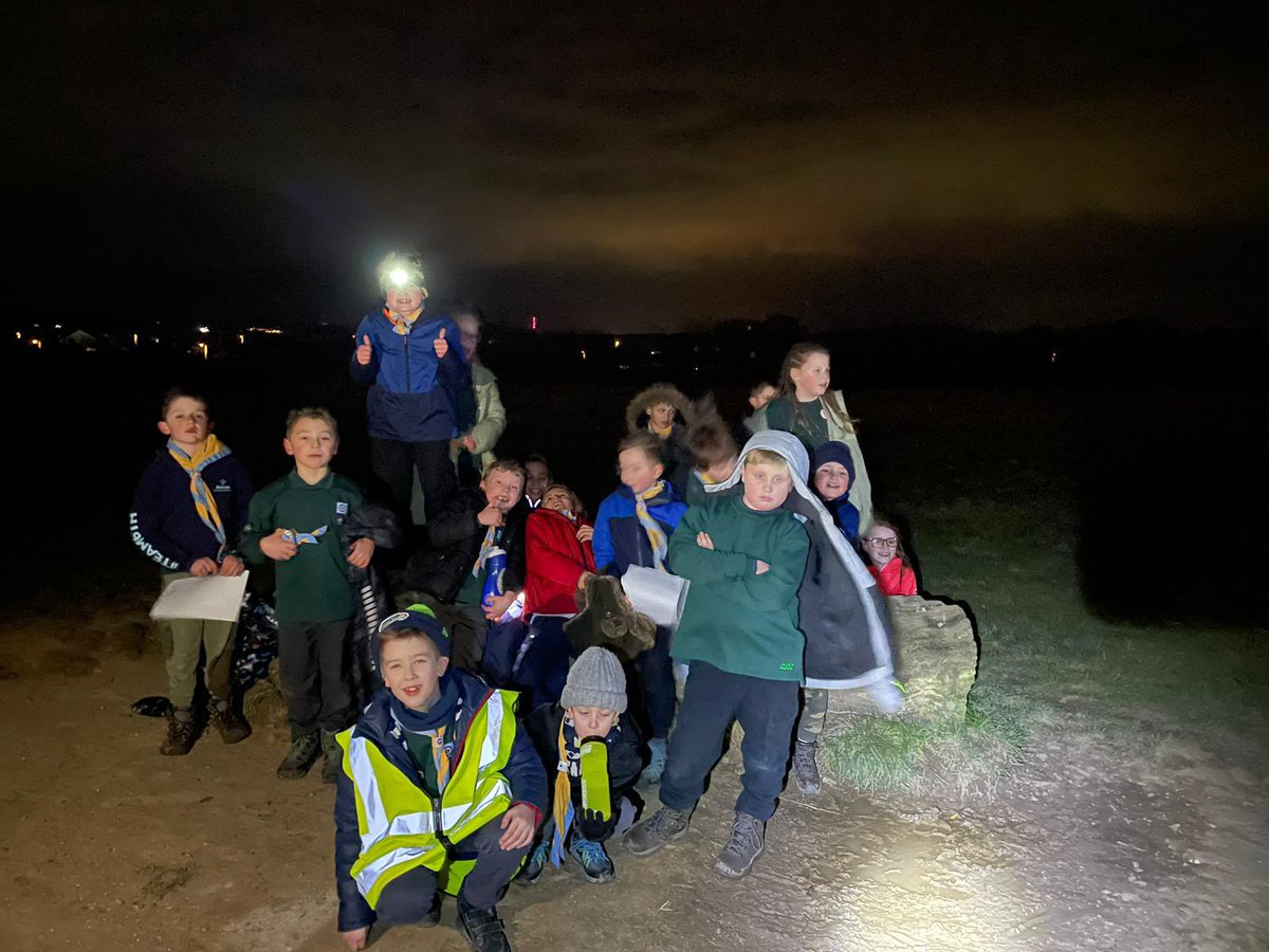 Group6th's tweet photo. #alvervalley night hiking https://t.co/7eVXS37r5k