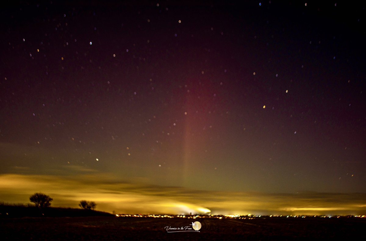 Well how exciting wasn’t that 😍
The Northern Lights over The Fens 💫
You can see the village of Sutton, Cambridgeshire #NorthenLights #Aurora #Auroraborealis <a href="/SpottedInEly/">Spotted In Ely</a> <a href="/StormHour/">#StormHour</a>