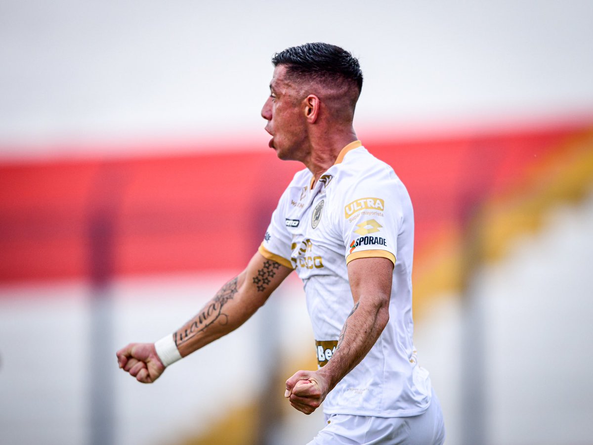 Liga1TeApuesto's tweet photo. 𝐀 𝐭𝐨𝐝𝐨 𝐩𝐮𝐥𝐦𝐨́𝐧 😳

Así se gritan los goles, Federico Damián Alonso ⚽️. 

#Liga1Betsson 
#UnaLigaParaTodos https://t.co/WO6tSVJE94