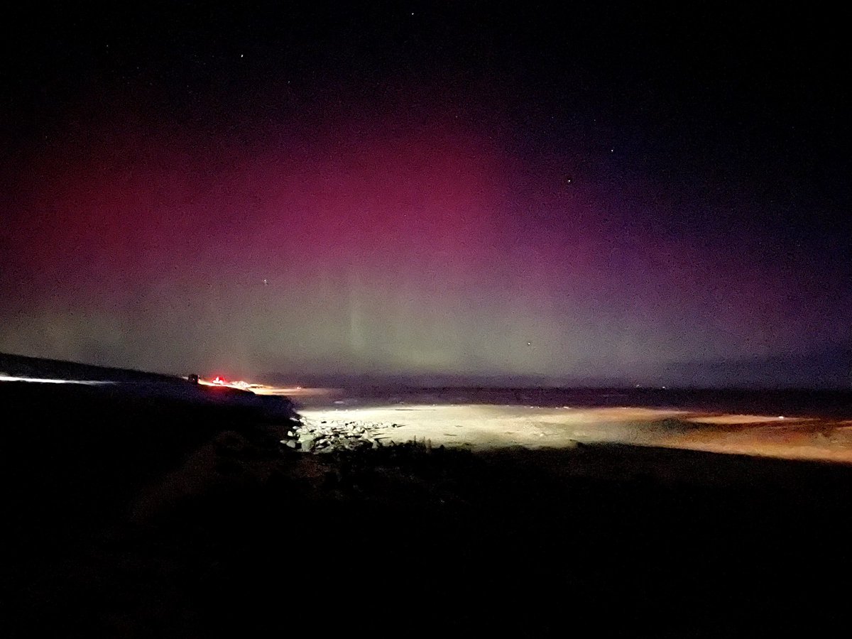 PieterRoling's tweet photo. Gisteravond hadden we het gemist, maar vanavond toch gezien! 22.07-22.18 uur #Texel #cocksdorp #noorderlicht #Auroraborealis https://t.co/PDSunXOqGh