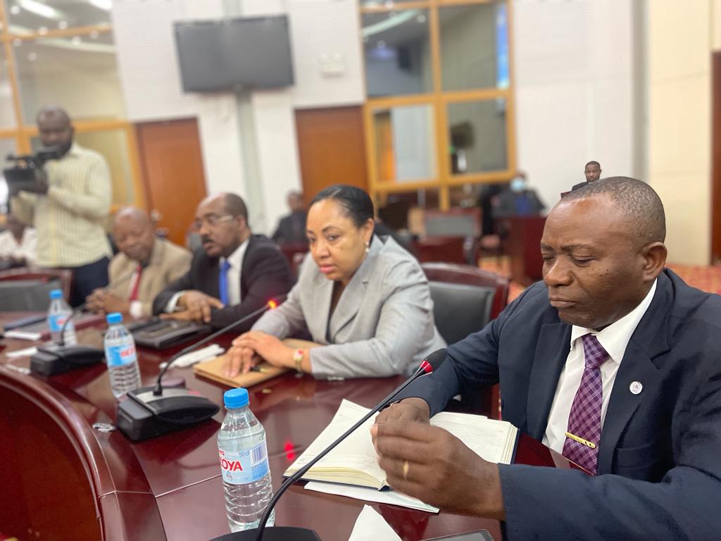 reunión de apertura entre <a href="/mpyde23/">MPDE</a> y una alta delegación del <a href="/BancoMundial/">Banco Mundial</a> sobre el diagnóstico de la economía digital de Guinea Ecuatorial. Dicho encuentro ha sido presidido por el Excmo. Sr. <a href="/GabrielObiang/">Gabriel Mbaga Obiang Lima</a>