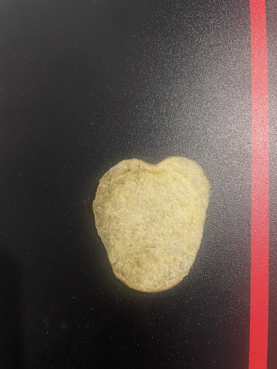 kara_atkinson's tweet photo. @walkers_crisps #lovefromwalkers https://t.co/guLB7wHU1v