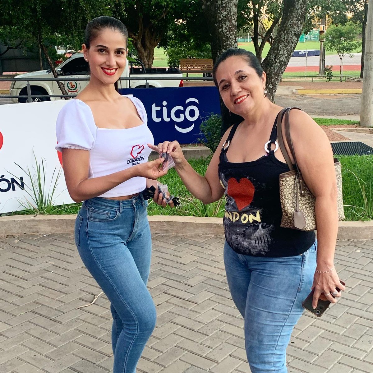 fmcorazon991's tweet photo. ♥️ Vení sácate una fotito para el recuerdo, porque el #TourCorazon piensa en todos los detalles y preparamos un espacio especial de @alexoficial ♥️ https://t.co/ZVpcVXAe3K