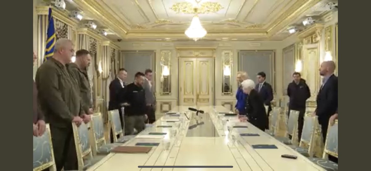 LisaBro60398738's tweet image. Sad, I can tell how poor those people are over in Ukraine. Sure looks like they need our money desperately to pay the bills and have a little in their pockets 🤦‍♀️ #poorukraine #ukraine #ukraineneedshelp #sendmoremoney