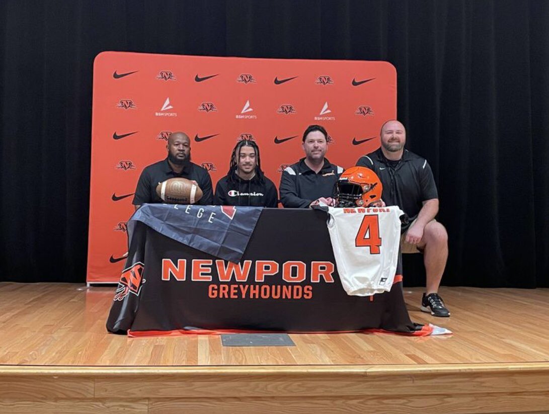 Signing Day✅ <a href="/_Lyon_Football/">Lyon Scots Football</a> <a href="/LyonHBC/">Chris Douglas 🏈</a> <a href="/CoachRFreeland/">Coach Free</a> thank you to <a href="/NPCoachBReardon/">Brian Reardon</a> <a href="/BeardAndABowt1e/">Coach B</a> <a href="/CoachVert/">Coach Lavar Neal</a> <a href="/CoachBigAustin/">Josh Austin</a>