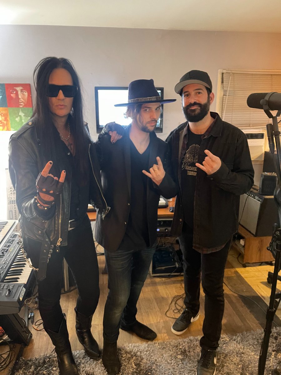 THEM GUNS tweet media