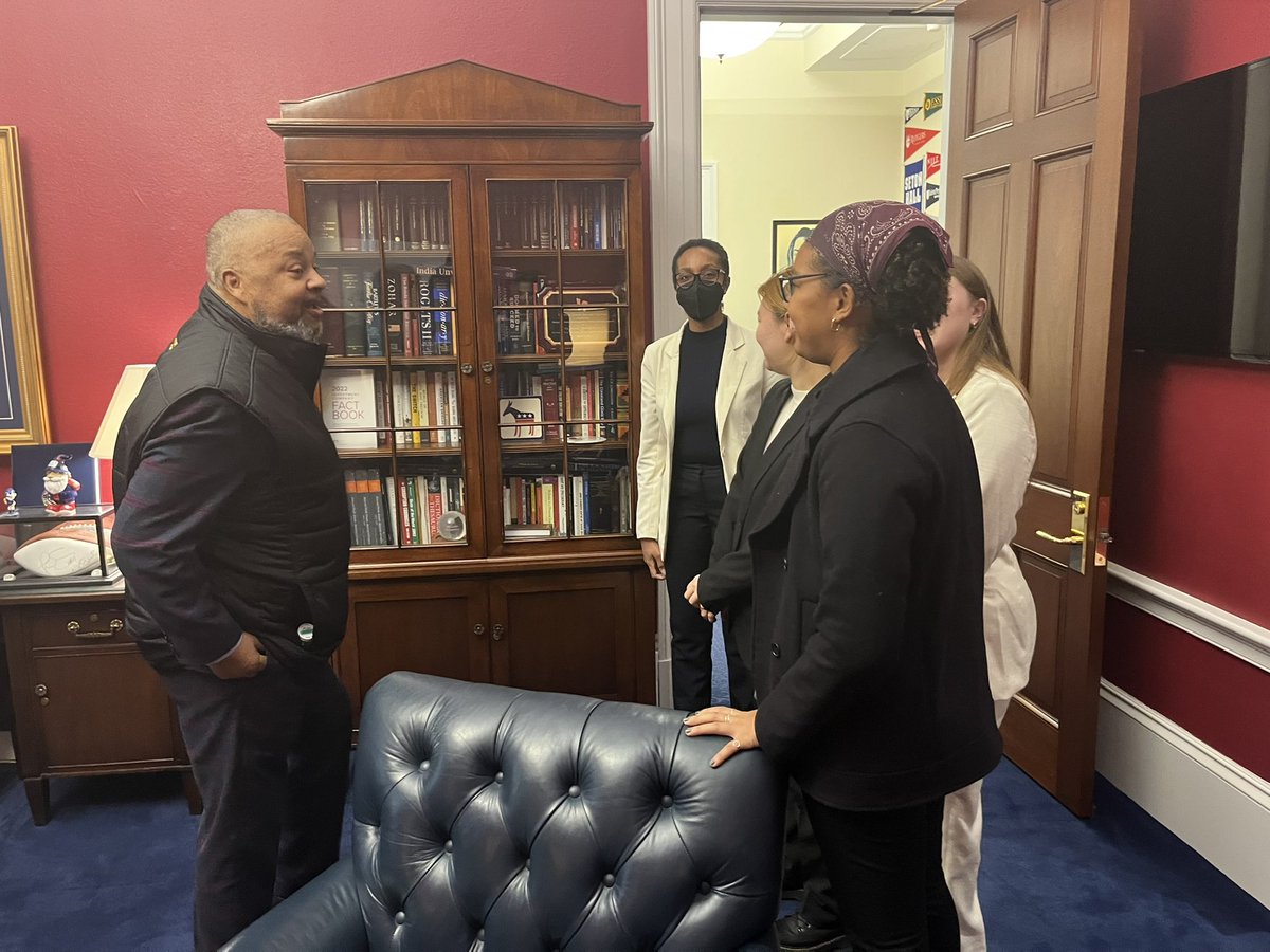 Wrapped up our lobby day by meeting with <a href="/RepDonaldPayne/">Congressman Donald M. Payne, Jr.</a>! Thank you so much for your commitment to protecting our environment and uplifting student voices 💪