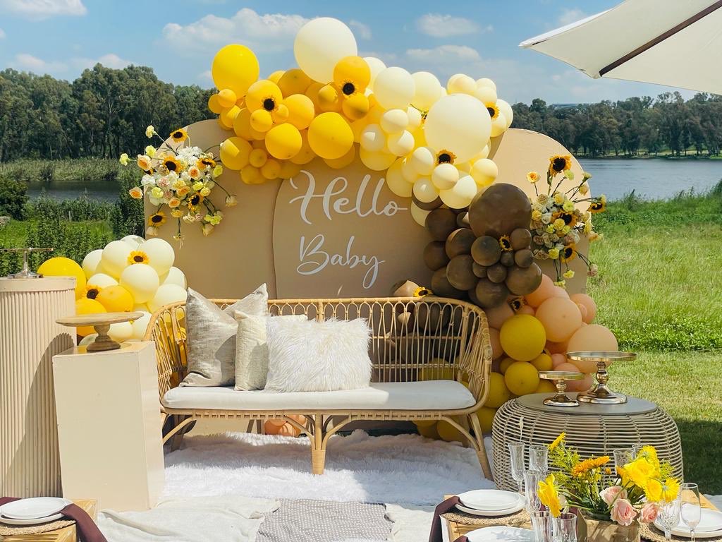 LeratoMasalesa's tweet photo. Nappy Shower 🌻💛

Contact us for decor and all your events planning 📲076 071 7834/082 376 0144.
We based in Pretoria 📍 https://t.co/fHUECau7R3