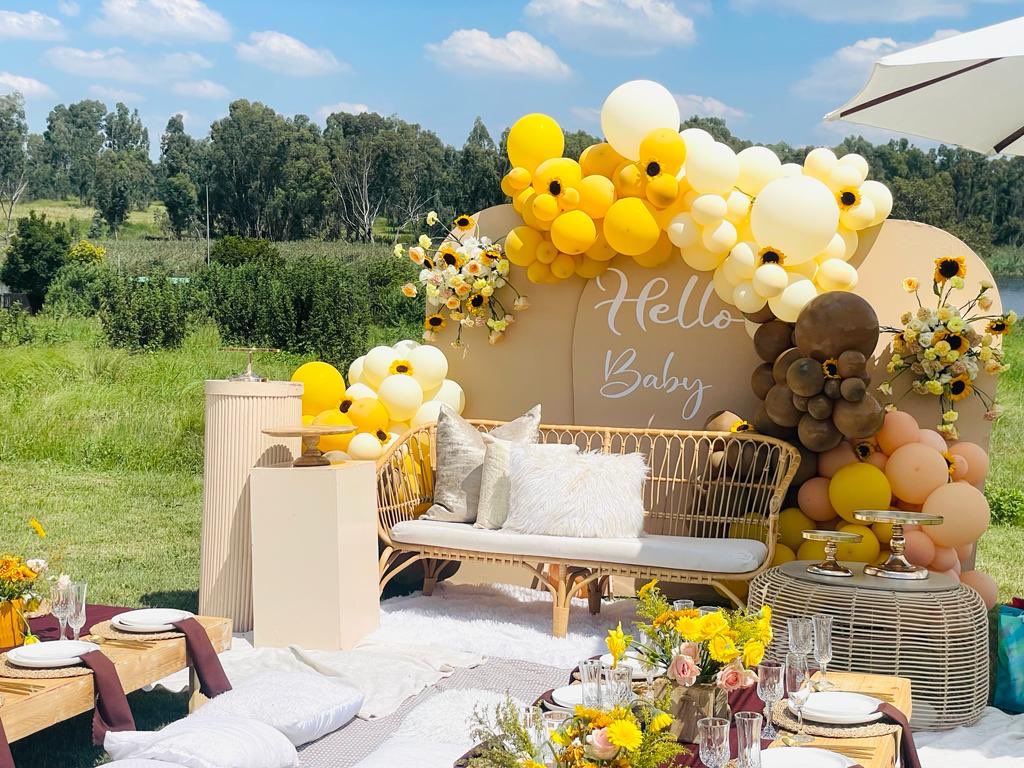 LeratoMasalesa's tweet photo. Nappy Shower 🌻💛

Contact us for decor and all your events planning 📲076 071 7834/082 376 0144.
We based in Pretoria 📍 https://t.co/fHUECau7R3