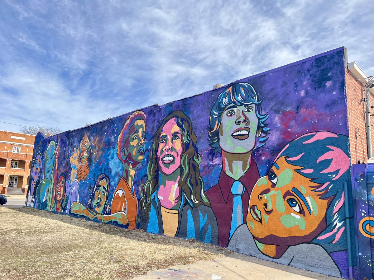 Share your #MuralMonday photos with me! 

This is the newest mega #mural in Wichita. Artist: Heather Byers
Location: Douglas Design District