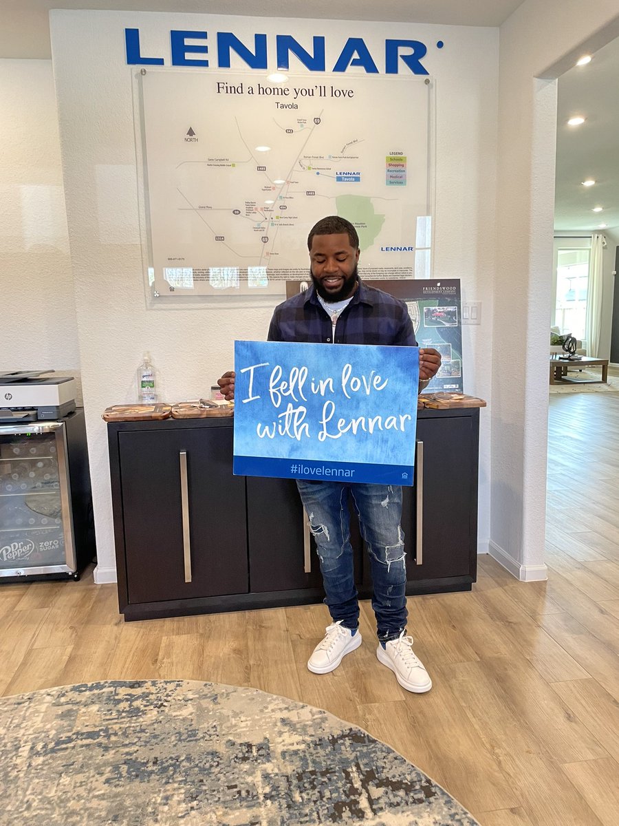 justSPIFF_'s tweet photo. Closed on a brand new house today, just in case y’all wanted to know 😂. https://t.co/x4DdCdSLsG