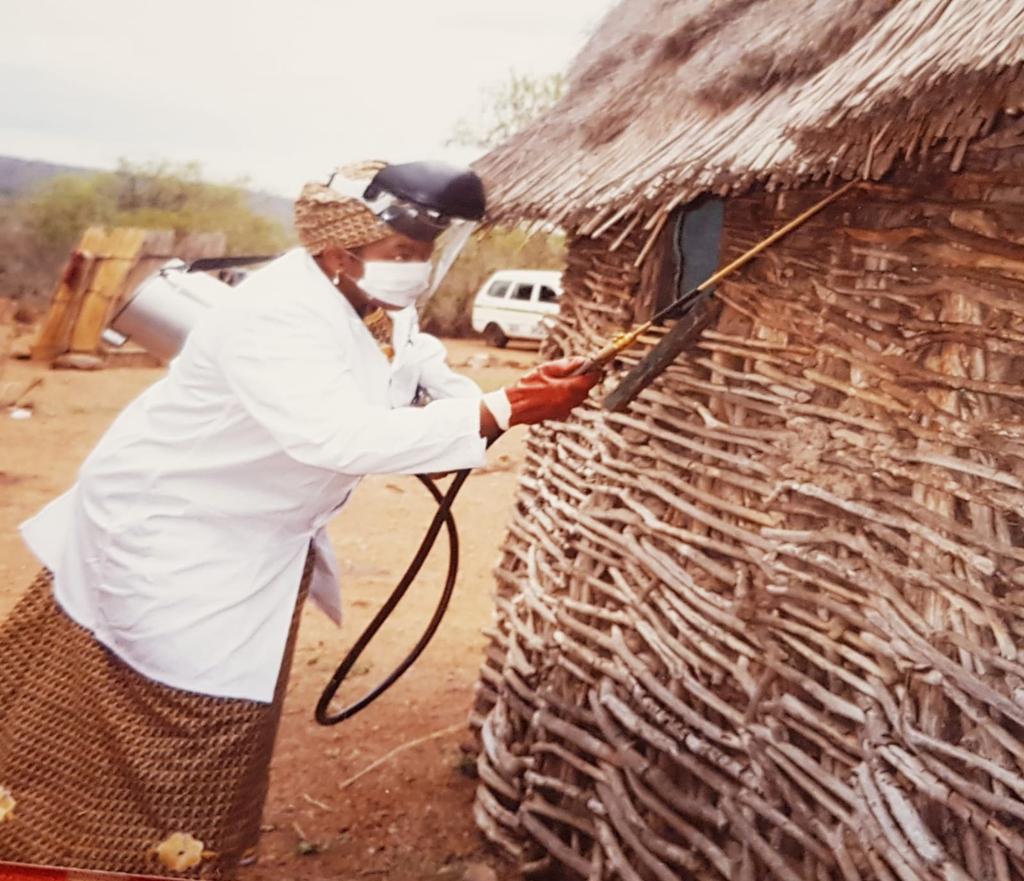 "Hands on deck, and guide the new leaders", Shegal doing residual spraying for control of Malaria transmission.  We have to do this more often for the Goal of Zero Malaria  <a href="/pamcafrica/">PAMCA, Africa</a> <a href="/ALMA_2030/">African Leaders Malaria Alliance (ALMA)</a> @MalariaArmy <a href="/JoyPhumaphi_/">Joy Phumaphi</a> <a href="/Kenagwa/">inspector brains</a>