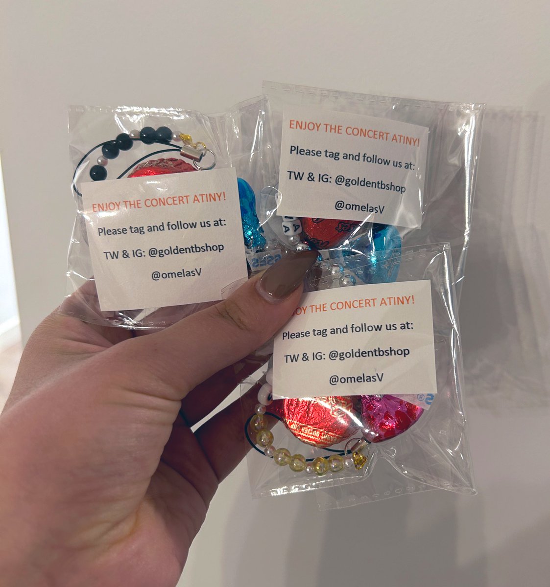 ATINY’s, we will be giving away some freebies tomorrow🧡

We only have a few but, I hope you like it 🫰🏻🫶🏻
#ATEEZinMadrid