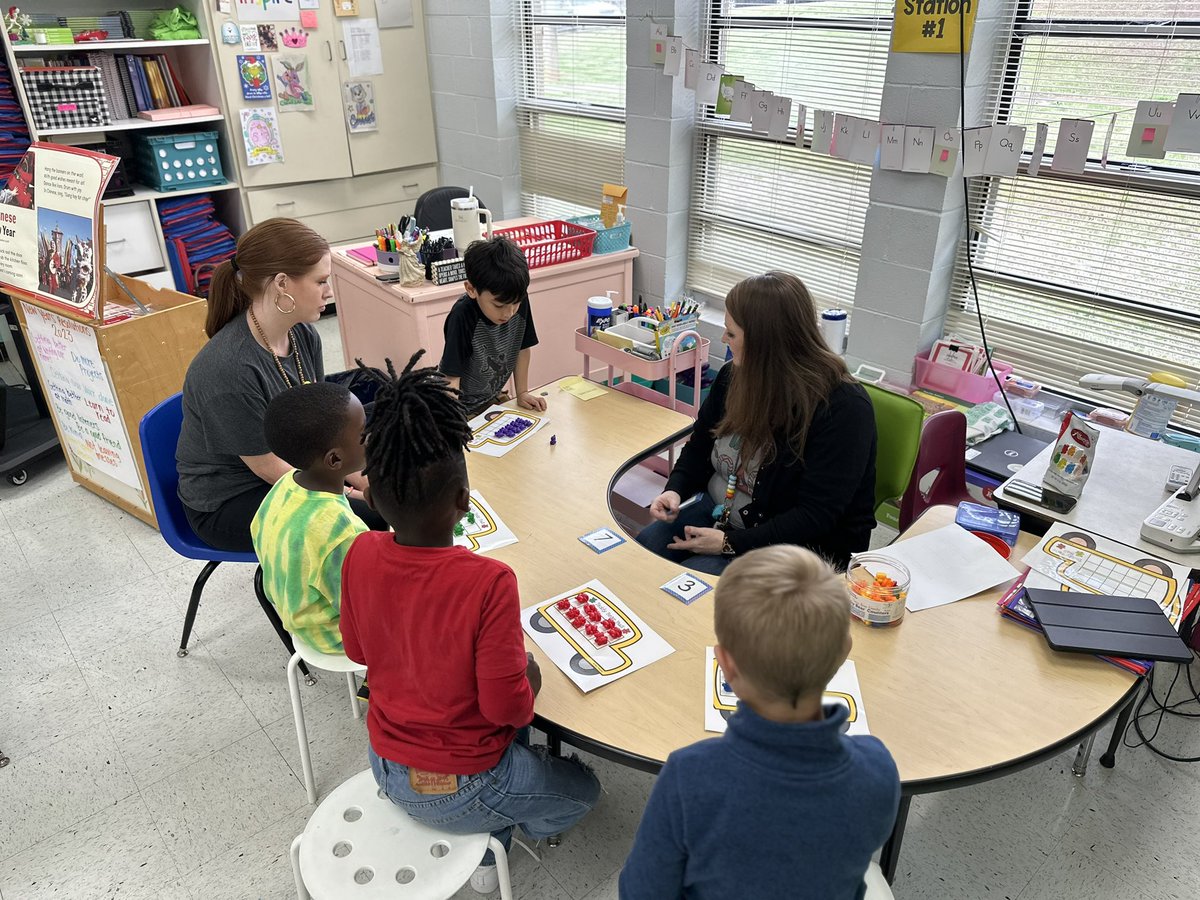 bayrice09's tweet photo. I spent my afternoon in Ms. Jones’ Kindergarten class! I was able to model a quick images and a small group lesson. We worked on addition word problems to 10 using tens frames and manipulatives! @abbybethjones @MatthewSyesta #amsti #scs #threadgill #studentcenteredcoaching https://t.co/ABoV1lep8B