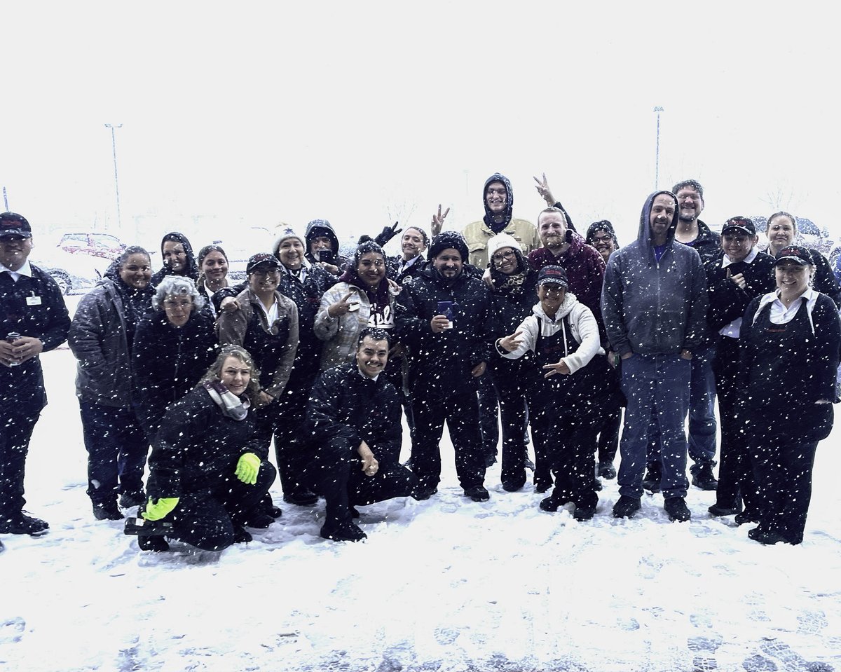 StaterBrosMkts's tweet photo. Store 116 teammates in Phelan enjoying the snowy weather. #staterteam https://t.co/SE89CFkfJ4