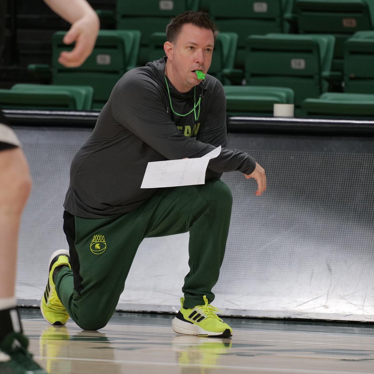 mtnbrookhoops's tweet image. Getting ready for the big stage. #LetItFly