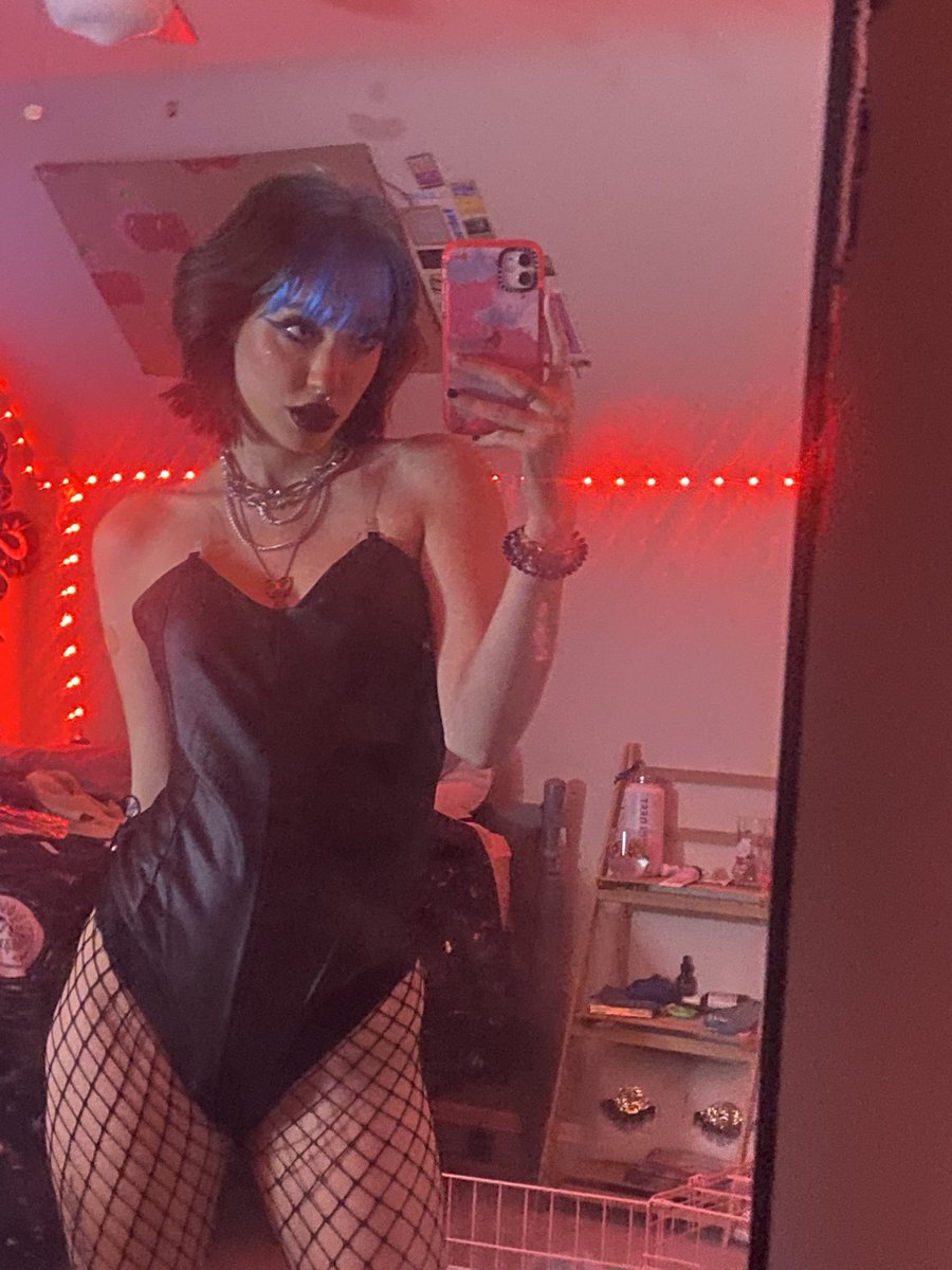 Syndrome on Twitter: "Damn @charleygrayyy you look beautiful like always"