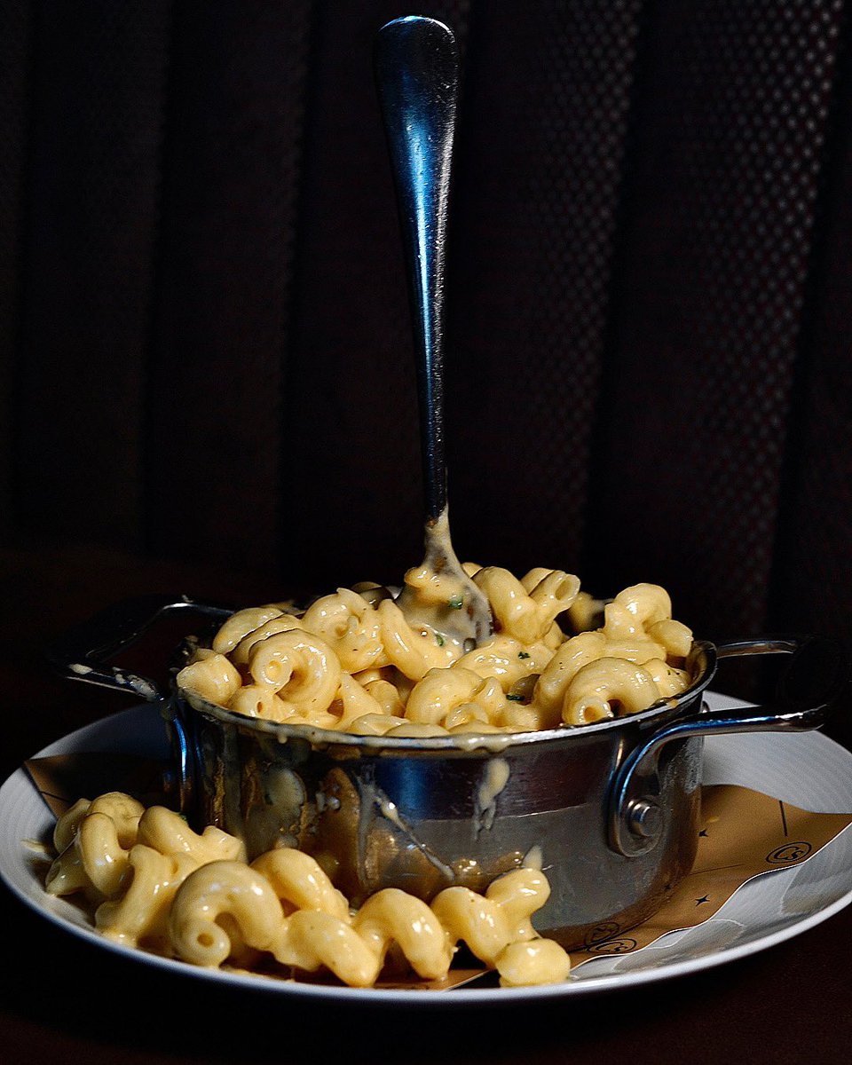 carversteak's tweet photo. Our Mac &amp; Cheese Gratin is a whole mood. Aged Cheddar is melted into Cavatappi Pasta for elevated gooey goodness. Add Truffle or Lobster for the ultimate upgrade. #SharpenYourAppetite https://t.co/KAwulY12Uu